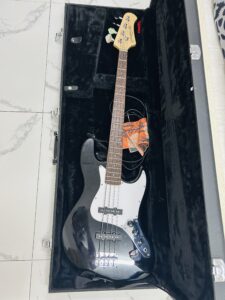 持ってきた安いベース